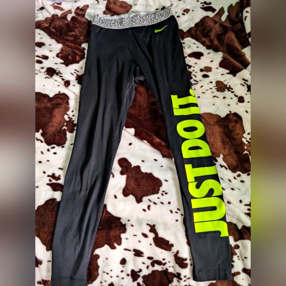 Nike Women's Dri Fit Just Do It Leggings!